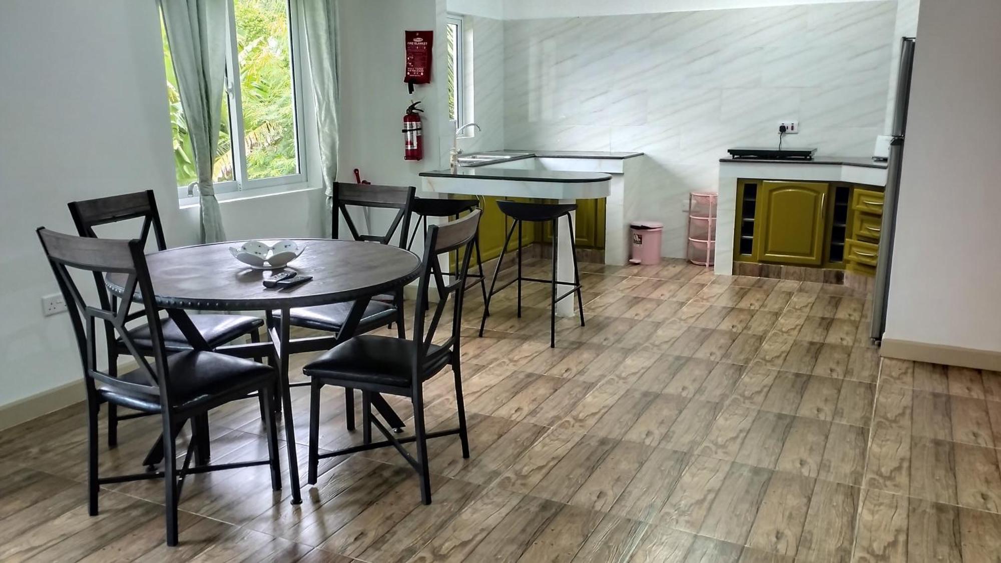 Dovass Self Catering Apartments Takamaka Kültér fotó