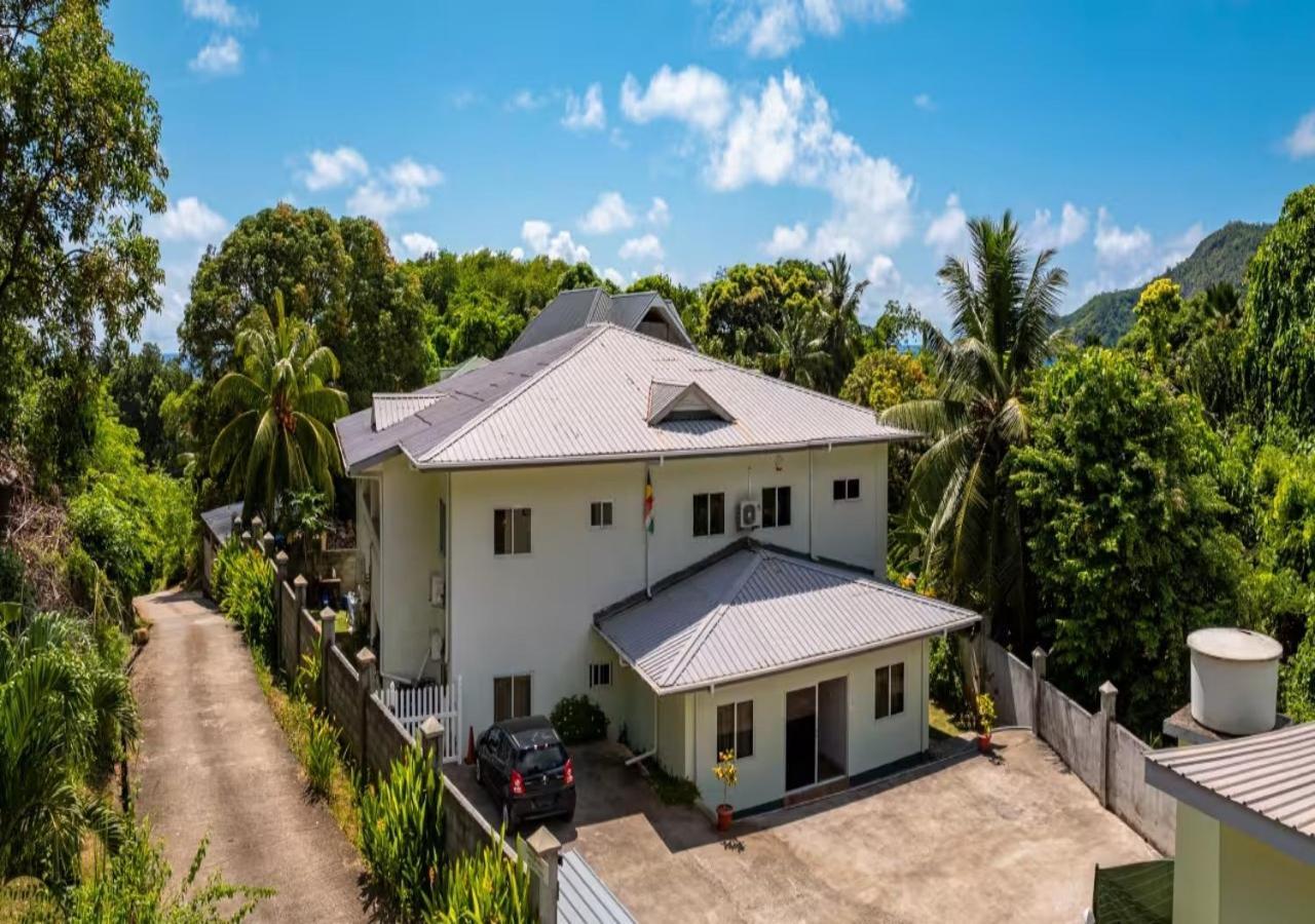 Dovass Self Catering Apartments Takamaka Kültér fotó