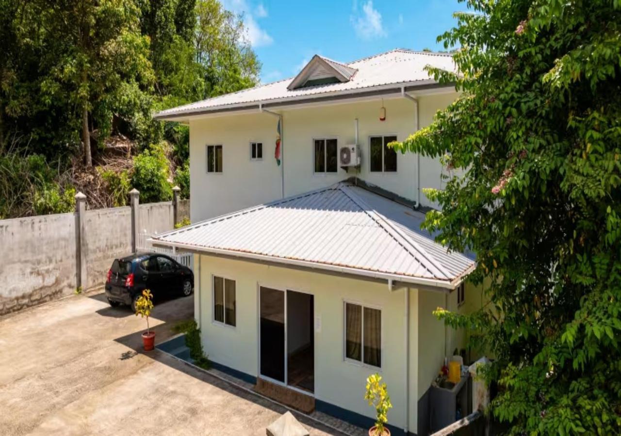 Dovass Self Catering Apartments Takamaka Kültér fotó